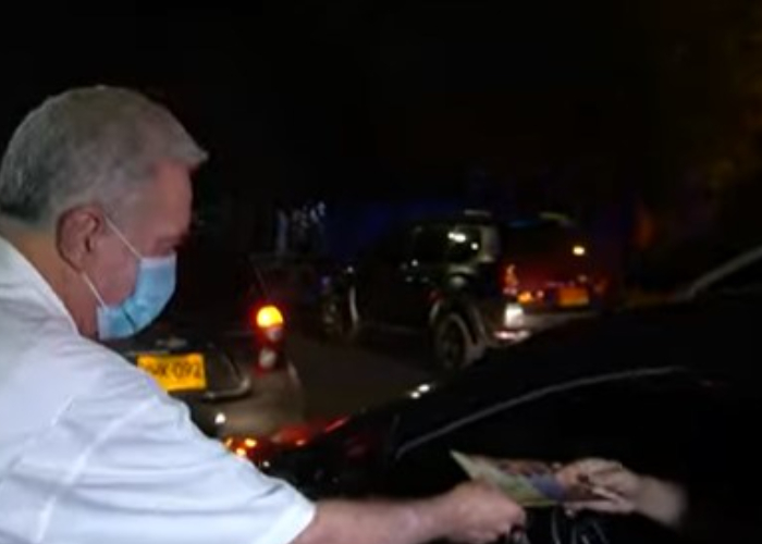 Uribe, el repartidor de volantes y el insulto al votante