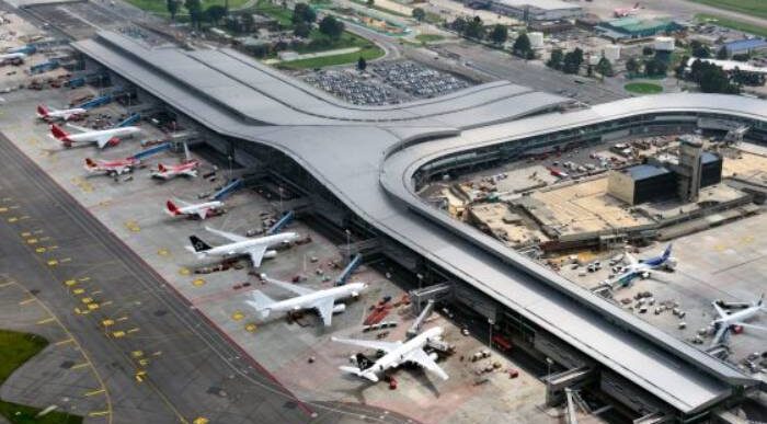  - Caos en aeropuertos de Colombia: Avianca, Latam y VivaAir cancelan y reprograman vuelos