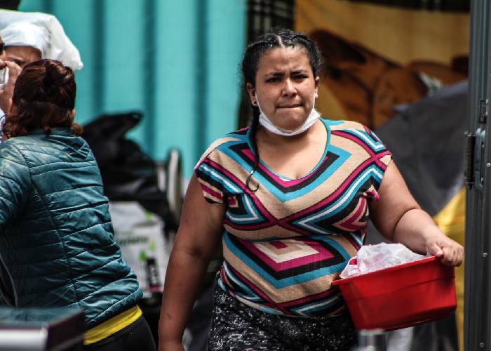 Cuánta tierra necesita un inmigrante: el reflejo de Tolstói en la travesía venezolana