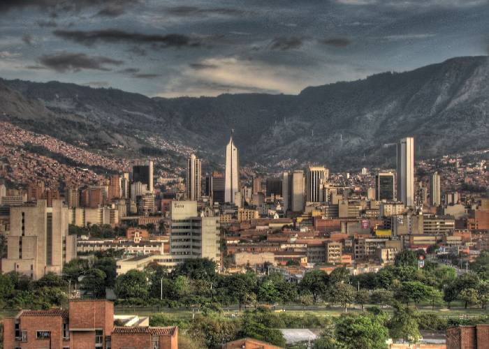 Las obras que dejan a su paso catástrofe y expropiación en Medellín