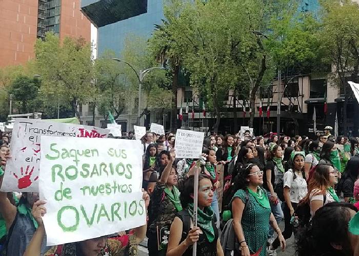 Absurdo: hombres que no se hacen cargo de sus hijos salen a hablar sobre aborto