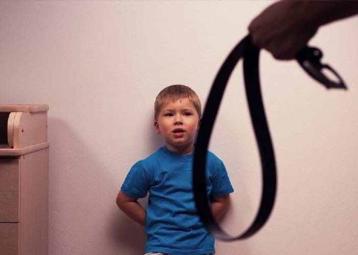 El Senado prohíbe a los padres el uso del “chancletazo” contra sus hijos ¿buena idea?