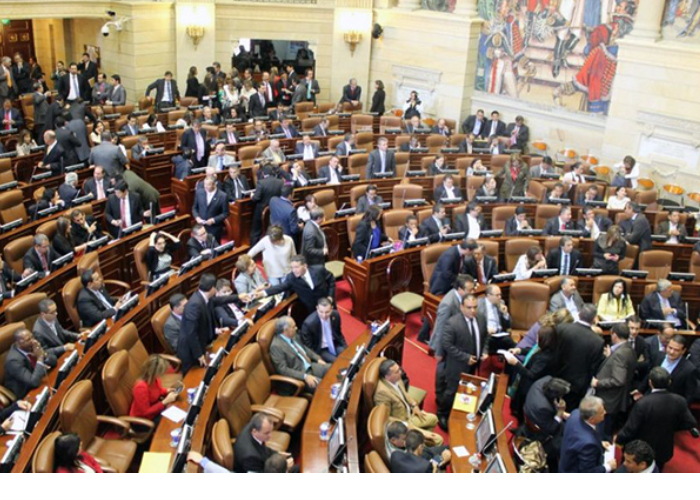 ¿Por sucios políticos dejamos la política?