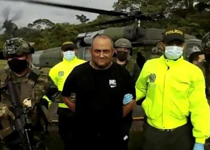 Policía se mete a las patadas a la audiencia de Otoniel ante la Comisión de la Verdad