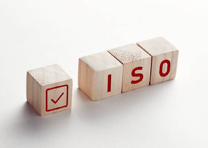 Estandarizar y organizar con calidad: beneficios empresariales al implementar las normas ISO