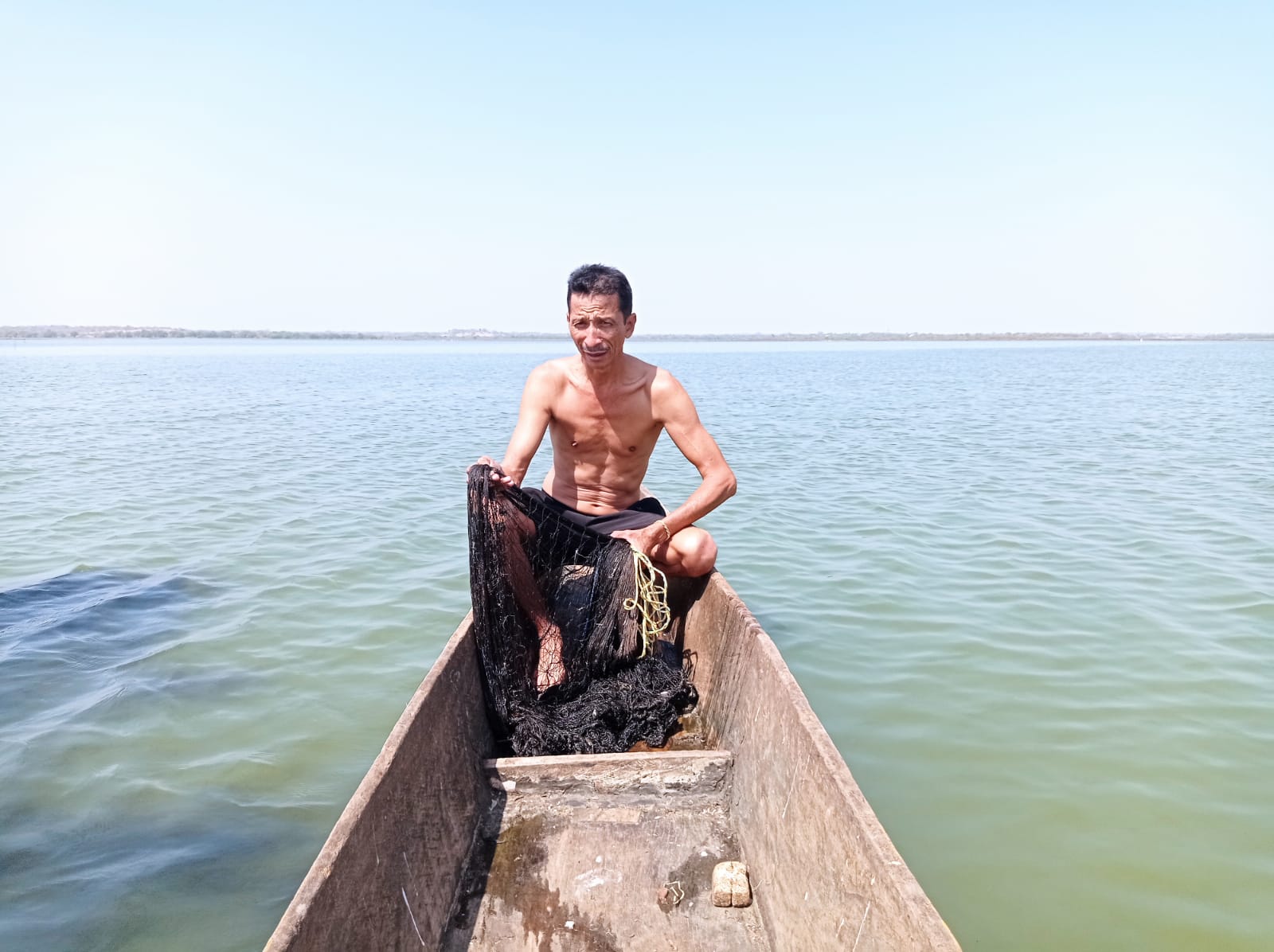  - La dura faena de un humilde pescador artesanal que aspira al Senado para rescatar a su gremio