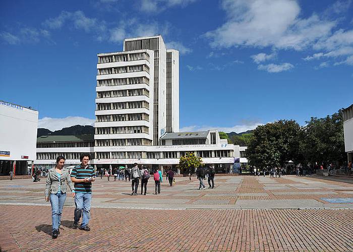 ¿Universidad Nacional hace negocio con titulaciones de traductores-intérpretes desconociendo la ley?