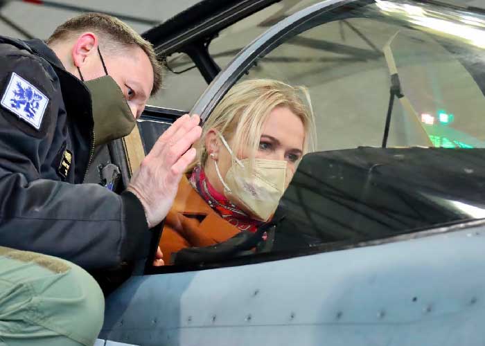  - Ocho mujeres, las mindefensas que se le plantan duro a Putin en la OTAN