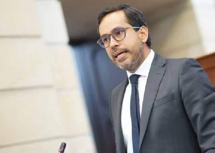 Se abren investigaciones preliminares contra el director general de la Dian