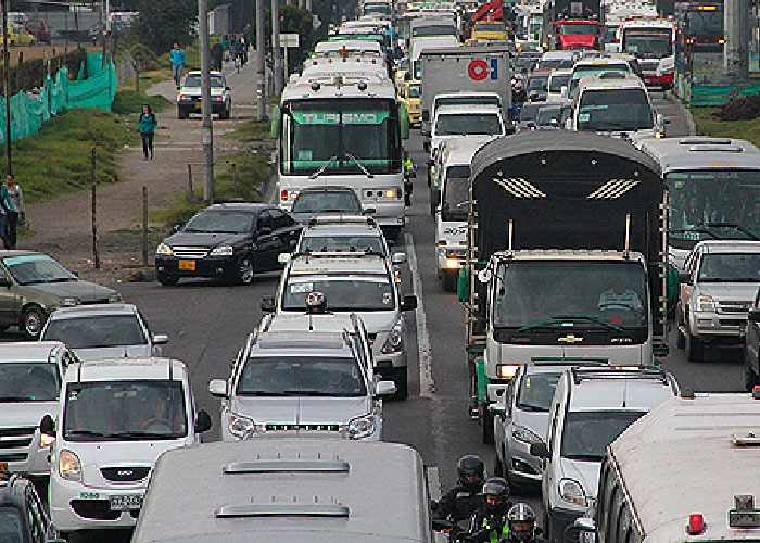 Muertos, robos y huecos: la vergüenza en que se convirtió la Autopista norte de Bogotá