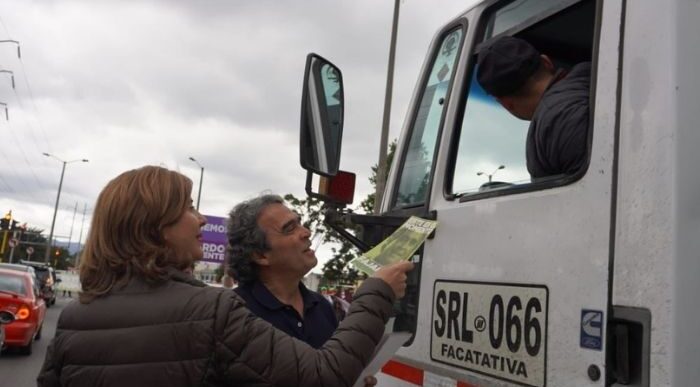  - María Ángela Holguín se arremanga en la campaña de Fajardo