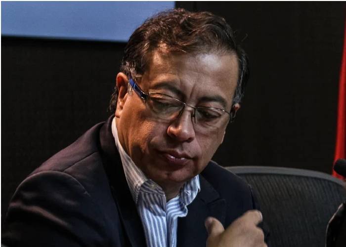 ¿Petro se tiró la izquierda?