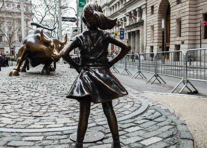 La niña contra el toro: ella seguirá desafiándolo en las calles de Nueva York