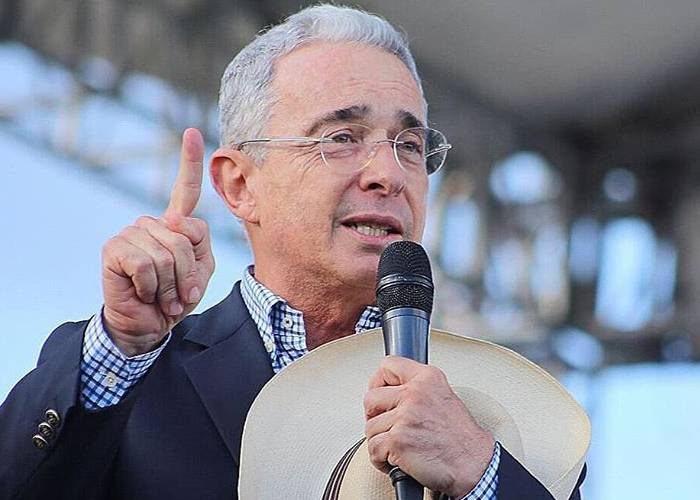 Lo que buscan Uribe y sus siete enanos