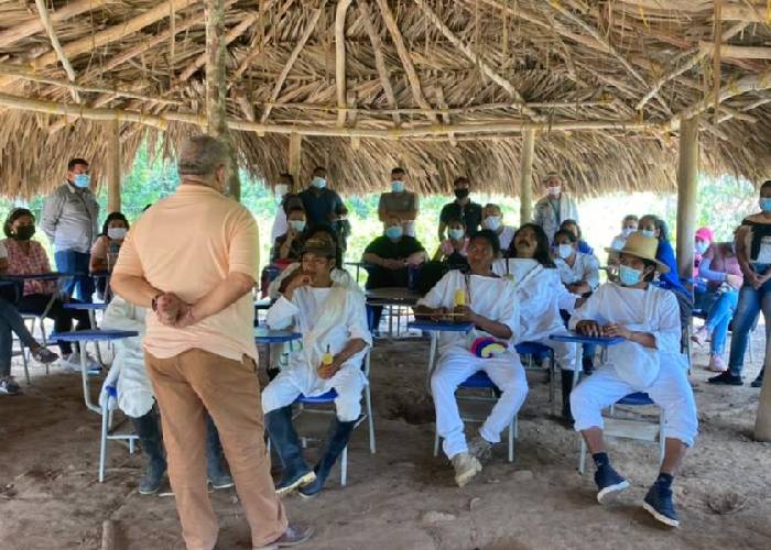 Arhuacos y wiwas dicen que no los consultaron para elegir etnoeducadores en la Sierra Nevada