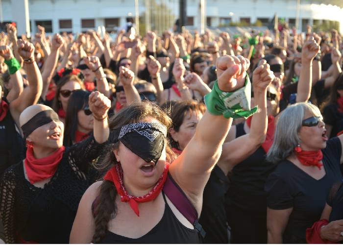 En qué cabeza cabe juntar la palabra 'nazi' con 'feminismo'