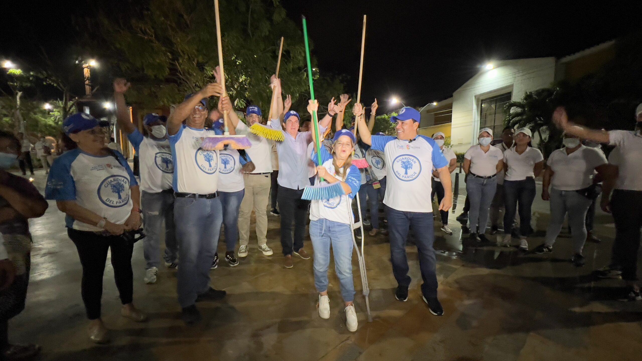  - Indignación por la orinada pública de cinco personas en la plaza del muelle de Puerto Colombia