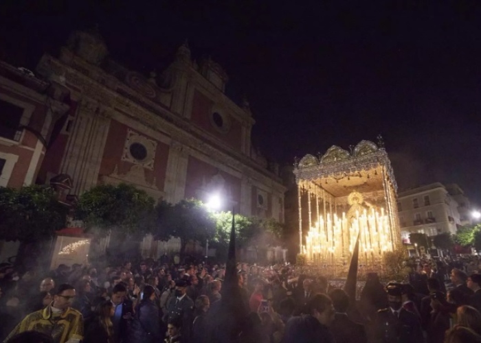 Regresa la famosa Semana Santa de Sevilla, suspendida por la pandemia