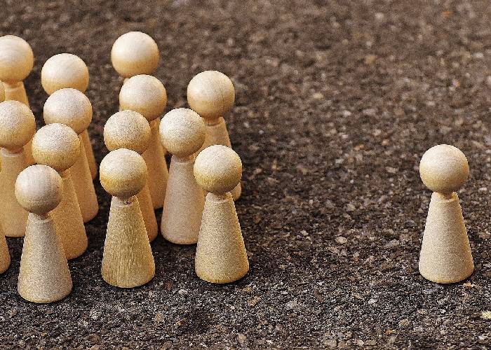 Sin ideas, no queda más que ir todos contra el favorito en las encuestas