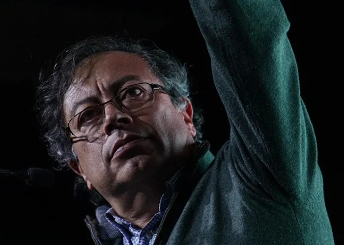 ¿Expropiar las pensiones?: mitos y verdades sobre las acusaciones a Petro