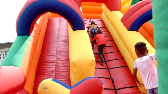  - Juegos tradicionales unen a la gente de Güengüé en Puerto Tejada