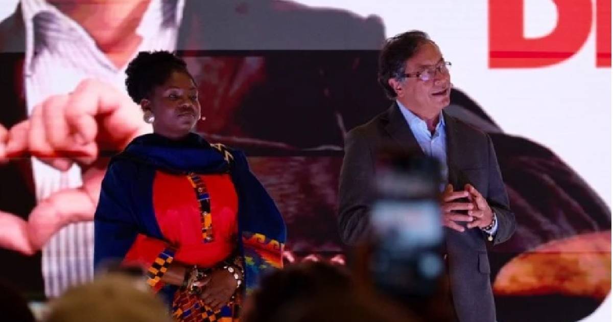 ¿Cómo vamos a votar por él si no le entendemos?