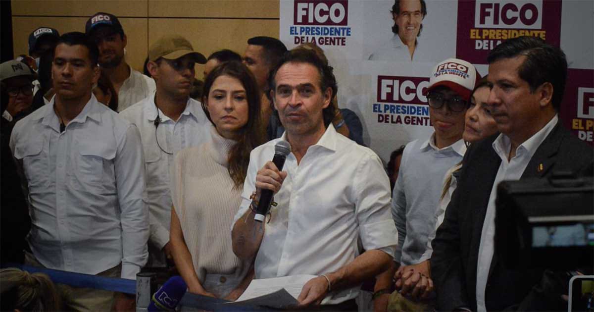 La noche en la que los simpatizantes de Fico se pusieron las gorras de Rodolfo Hernández