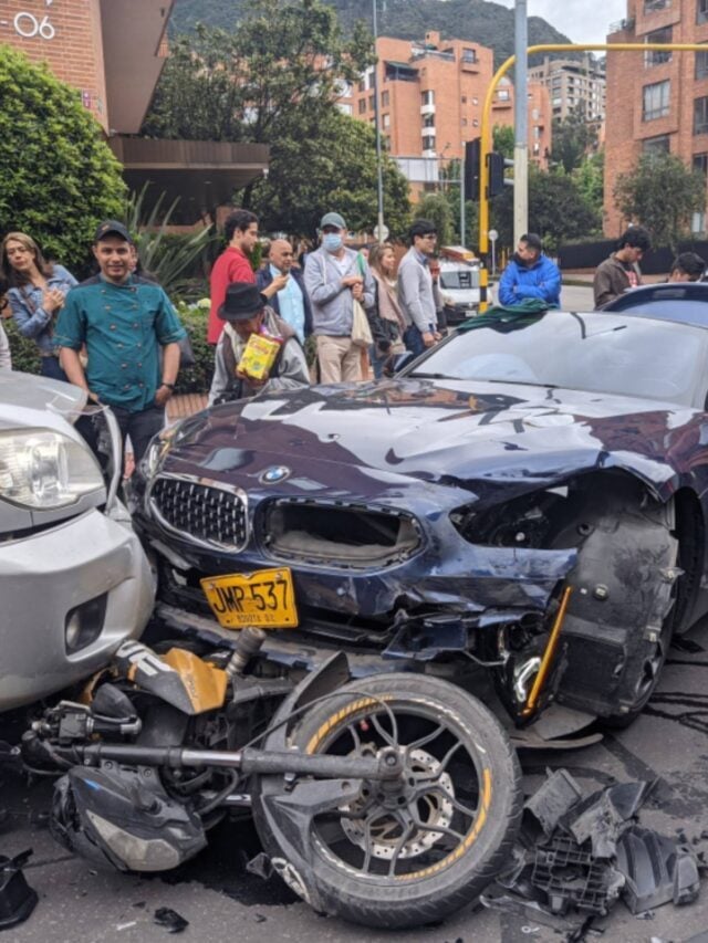 Abogado en BMW atropella a dos hampones en Bogotá