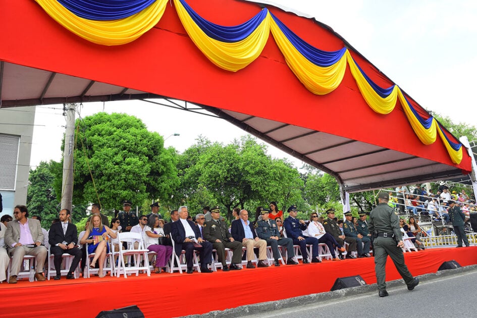  - El alcalde de Cali sigue el peso del derroche de la Feria virtual que marcó su declive