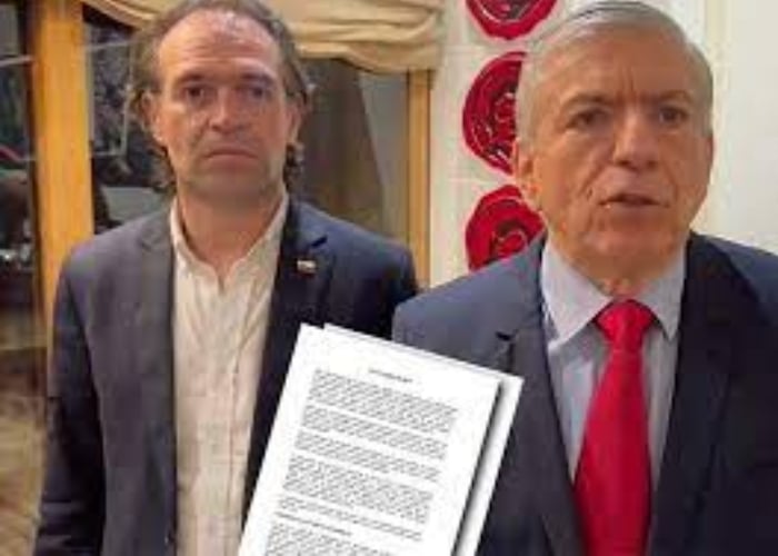 El desconcertante comunicado de adhesión de Gaviria a Fico