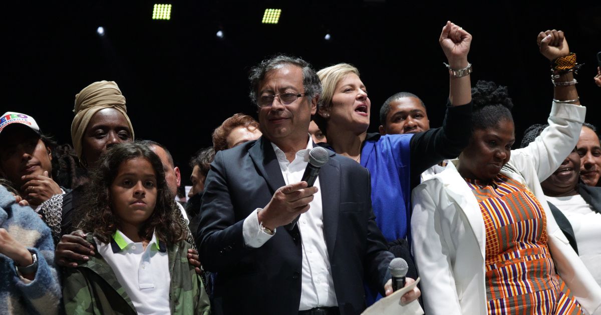 El conservatismo subió a Petro