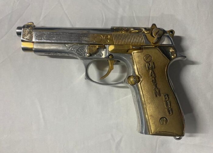  - La pistola de oro de Mayimbú