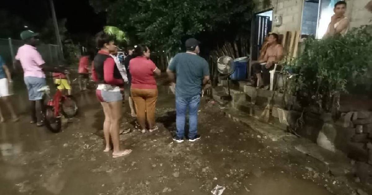Desbordamiento del río Don Diego y Quebrada Valencia dejaron una vivienda colapsada y 30 afectadas