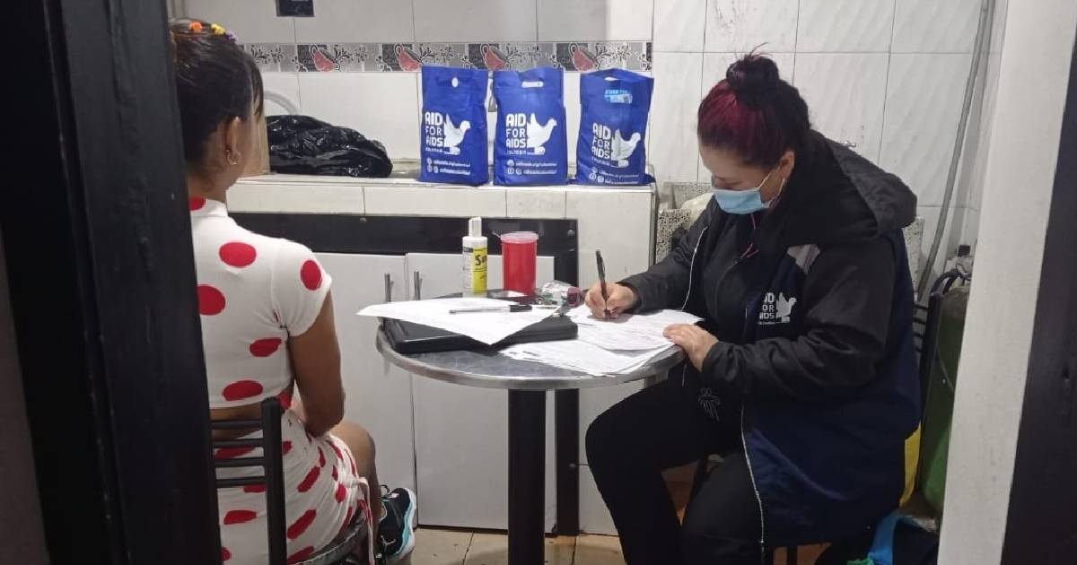 Adónde puede acudir la población migrante con VIH en Colombia