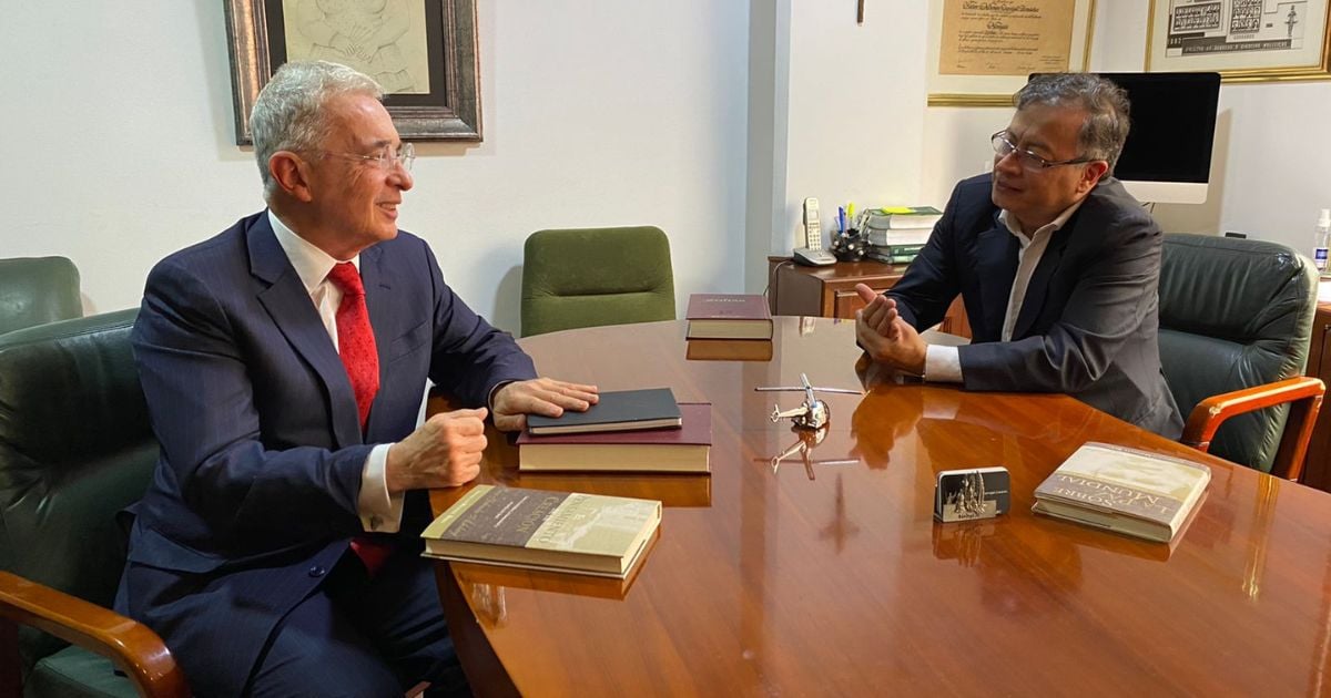 El encuentro que parecía imposible: Uribe y Petro