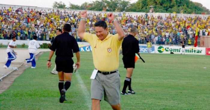 El arriero tras lograr el campeonato de la Primera B en 1999, que certificó el ascenso del Real Cartagena por primera vez en su historia Foto: El Universal
