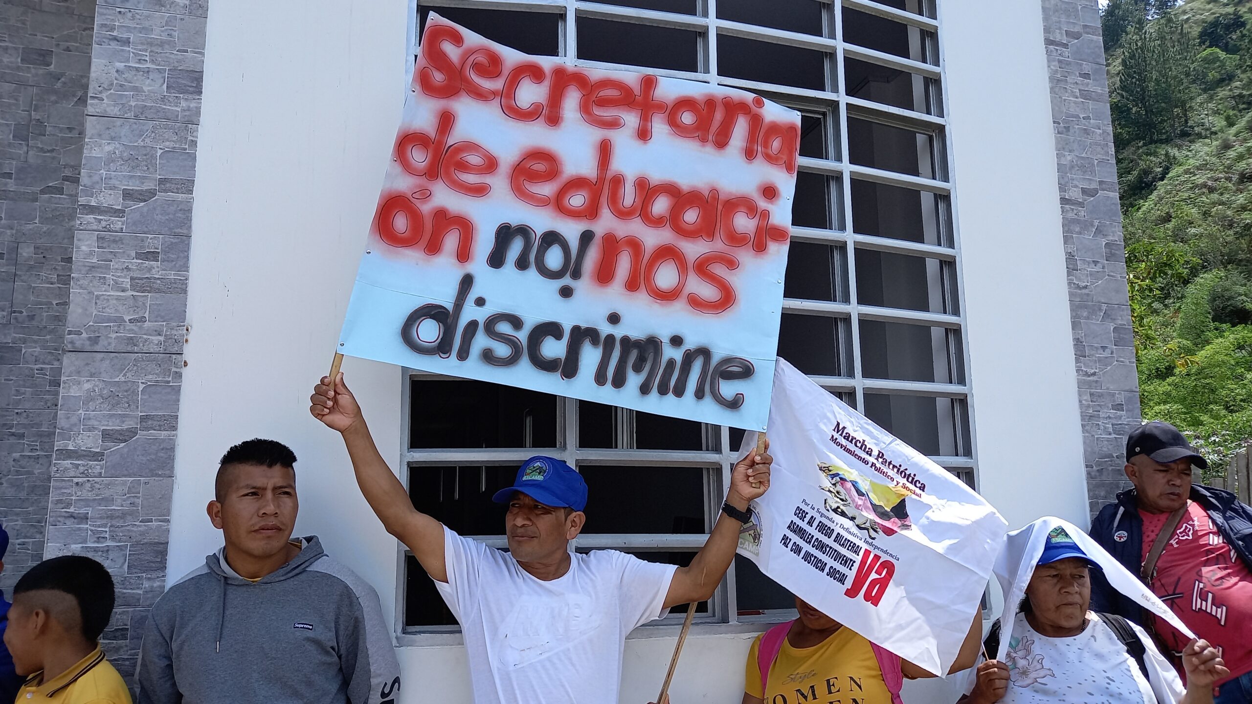  - La pelea entre campesinos e indígenas en Páez, Cauca, por la educación