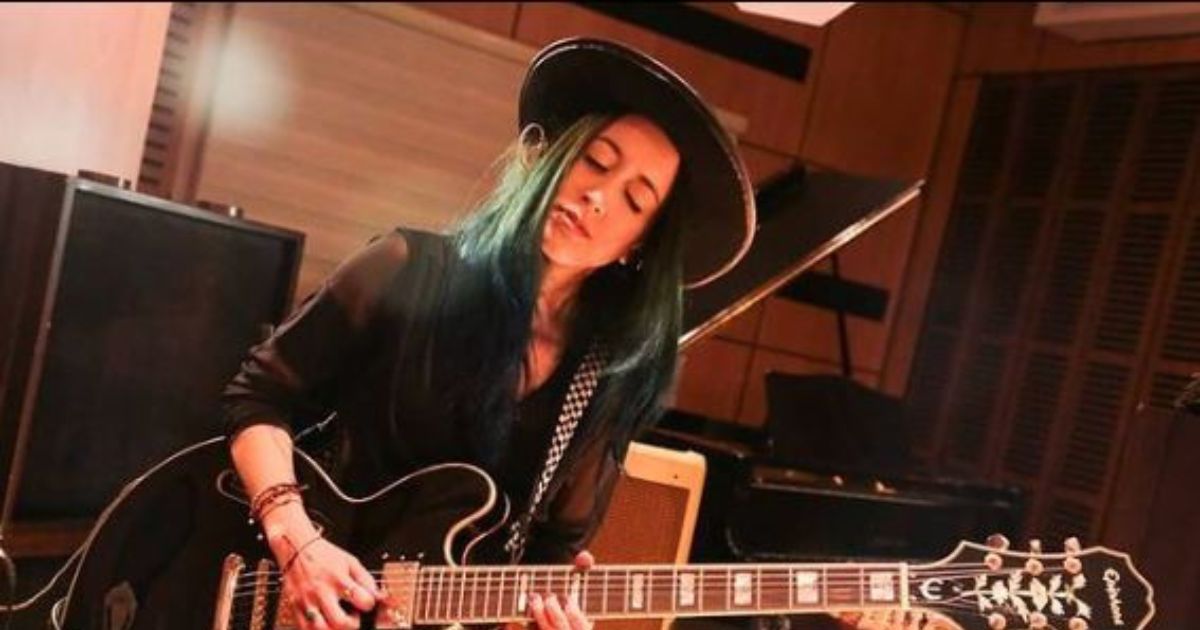 ¿Quién es la sexy guitarrista que ha dejado a todos con la boca abierta en La Voz Kids?