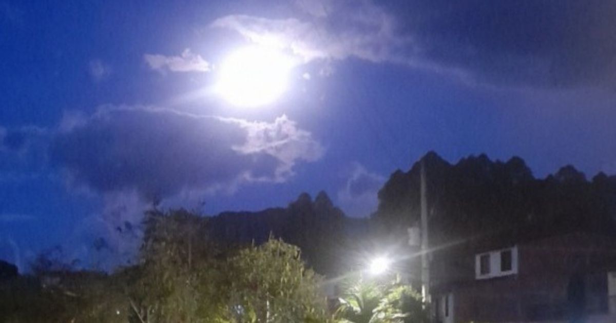 Oda a la luna cejeña