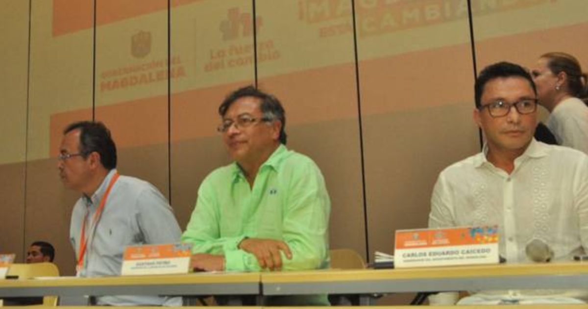 La larga espera de 6 horas de los samarios para escuchar a Petro