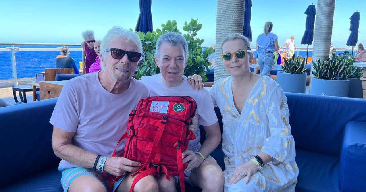 La historia detrás del morral que Santos le regaló al multimillonario dueño de Virgin