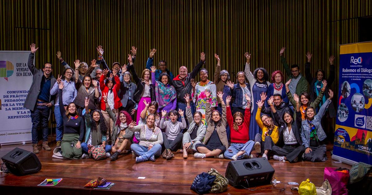 Docentes que se unen para declararle la verdad a la guerra y al olvido