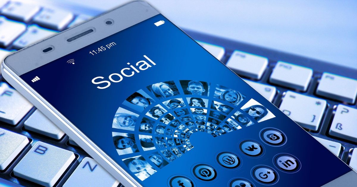 Dame un me gusta y seré tu esclavo, pero estaré solo