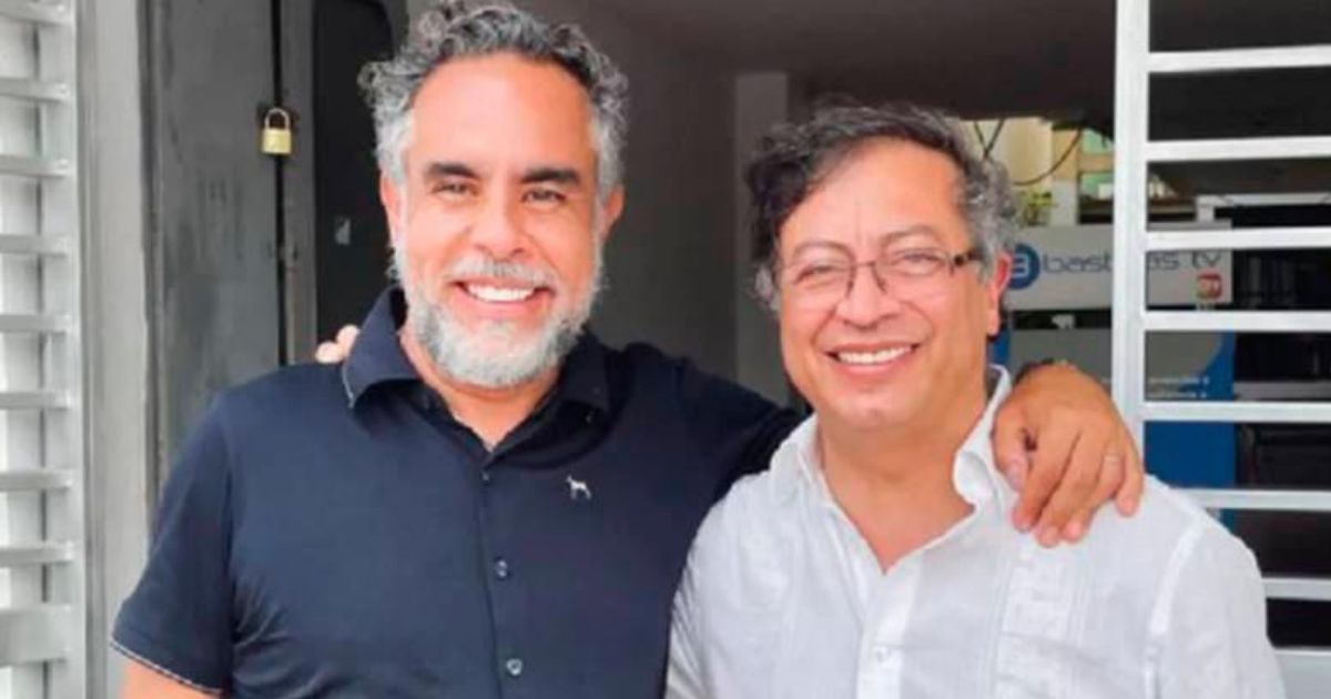 Benedetti le sonsacó la jefe de prensa a su jefe, el Presidente