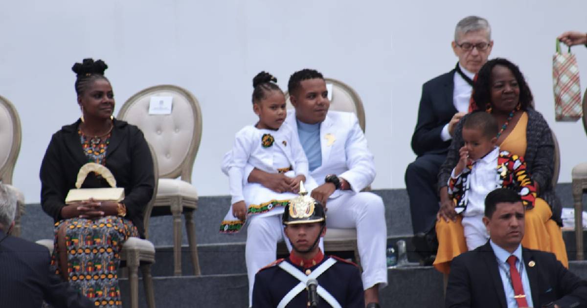 Francia Márquez jura como vice, rodeada de los suyos