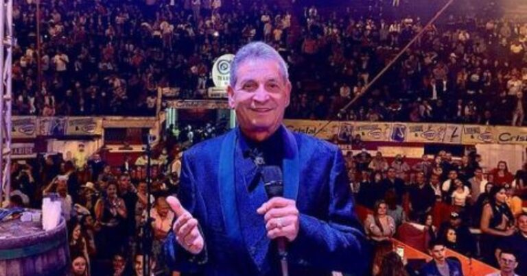 Darío Gómez - ¿No ha logrado descansar en paz? El fantasma de Darío de Gómez sigue rondando su antigua casa