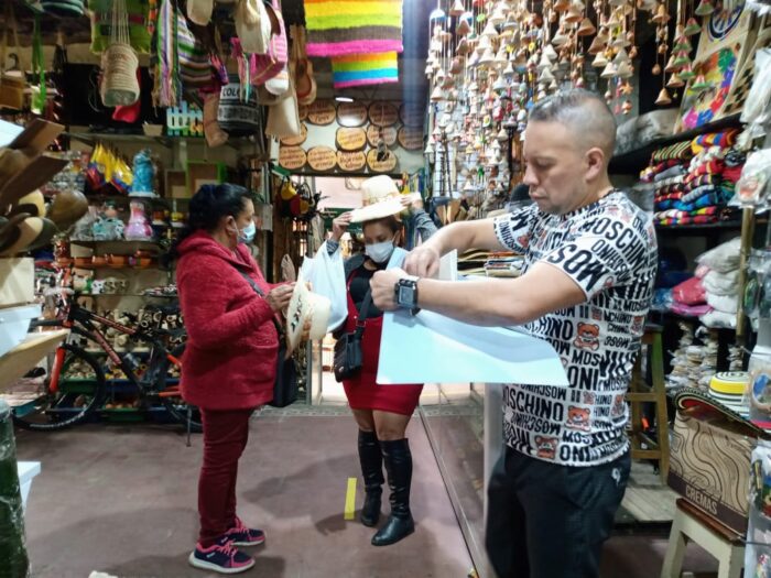  - 40 años de Los Bermúdez, embajadores de típicos y artesanías en el tradicional Pasaje Rivas