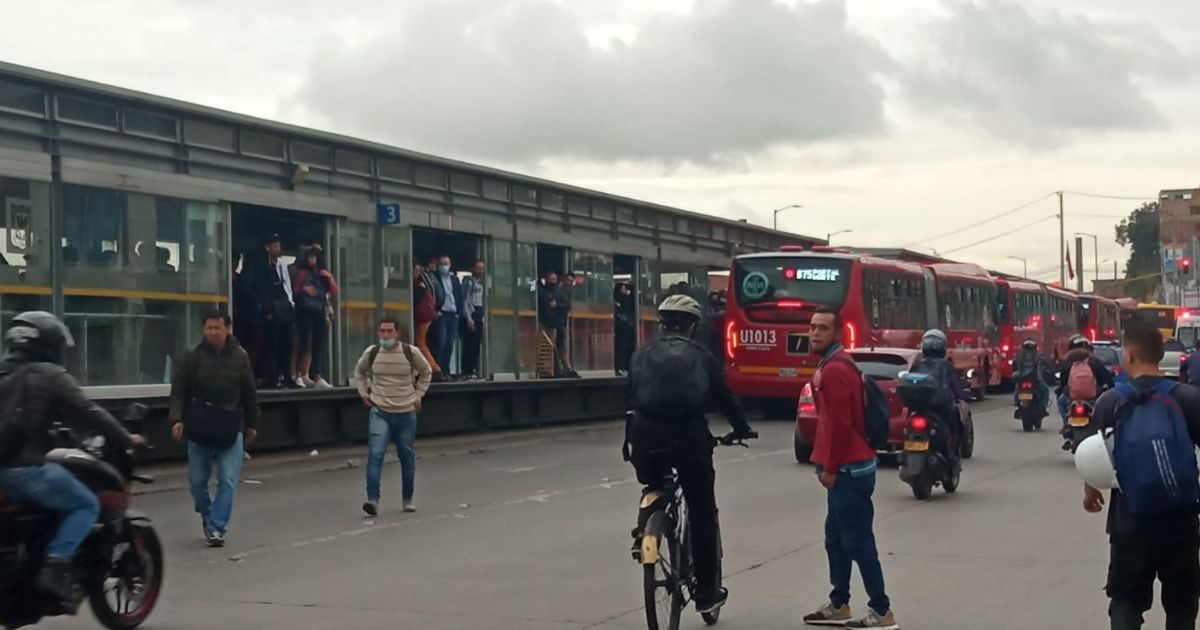 'A papaya puesta, papaya partida': Las técnicas de los colados para no darle un peso a Transmilenio