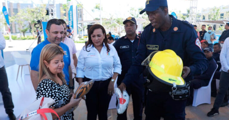  - "Con una inversión de más de 5 mil millones de pesos, fortalecemos los cuerpos de Bomberos del Atlántico"