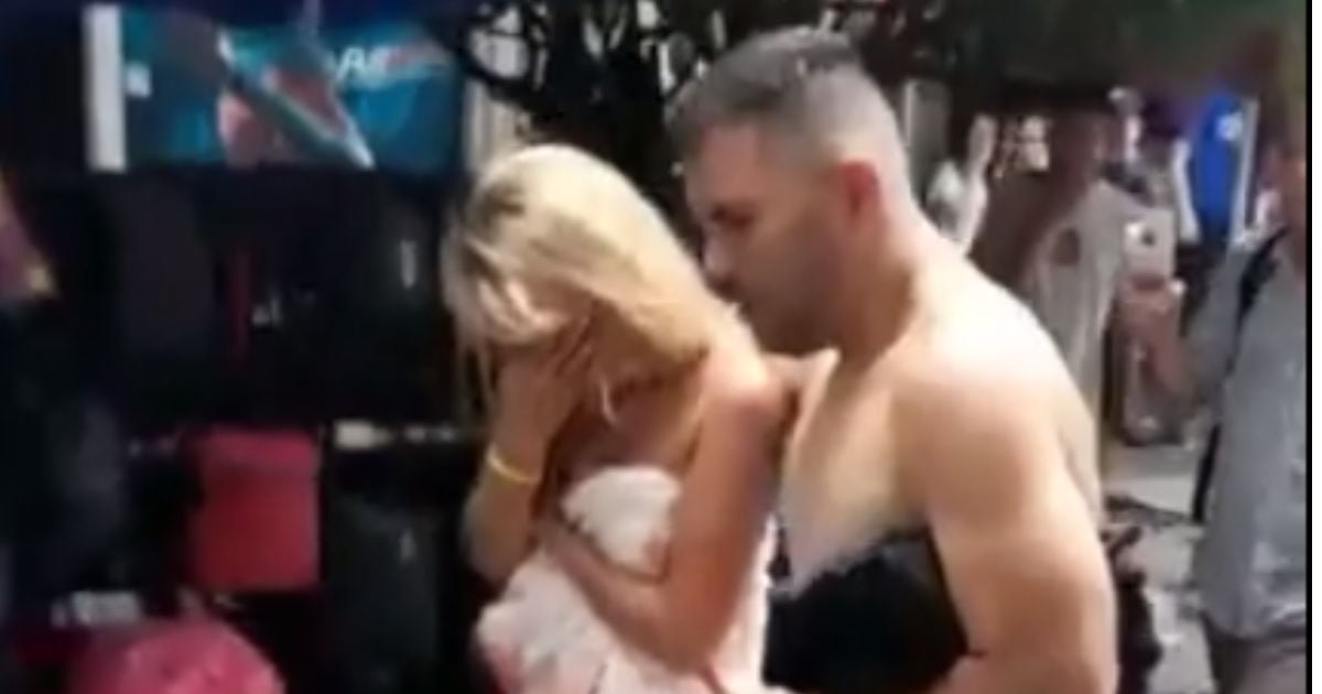 VIDEO: Paramilitar obliga a pareja de infieles a pasear desnudos por las calles de Cúcuta